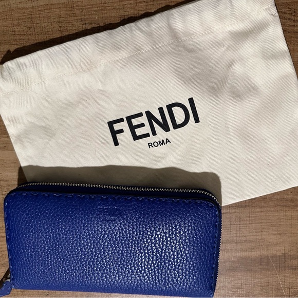 Fendi wallet - Picture 1 of 5